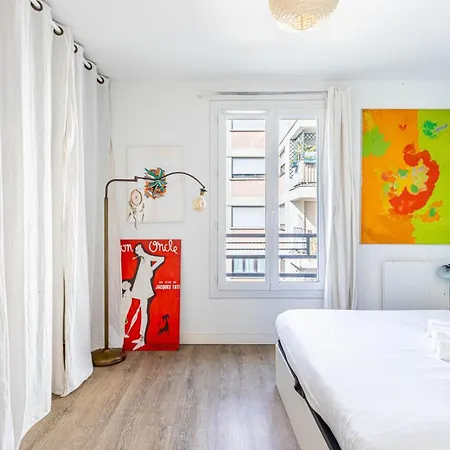 Le Contemporain - Terrace & Near Montmartre *
